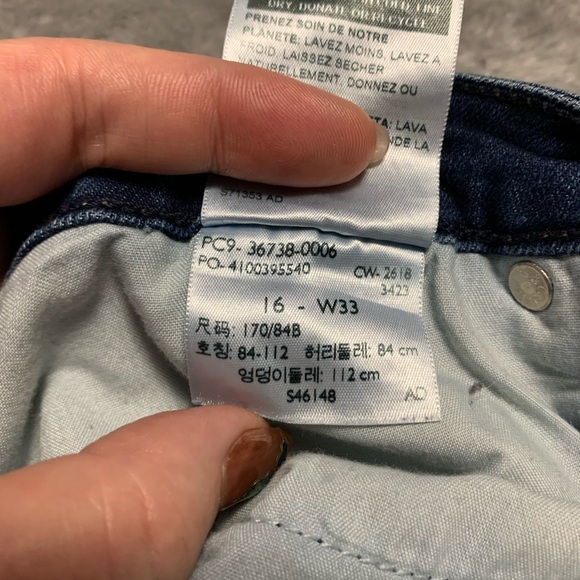 Levi’s Strauss women’s blue jean capris. - Picture 6 of 12